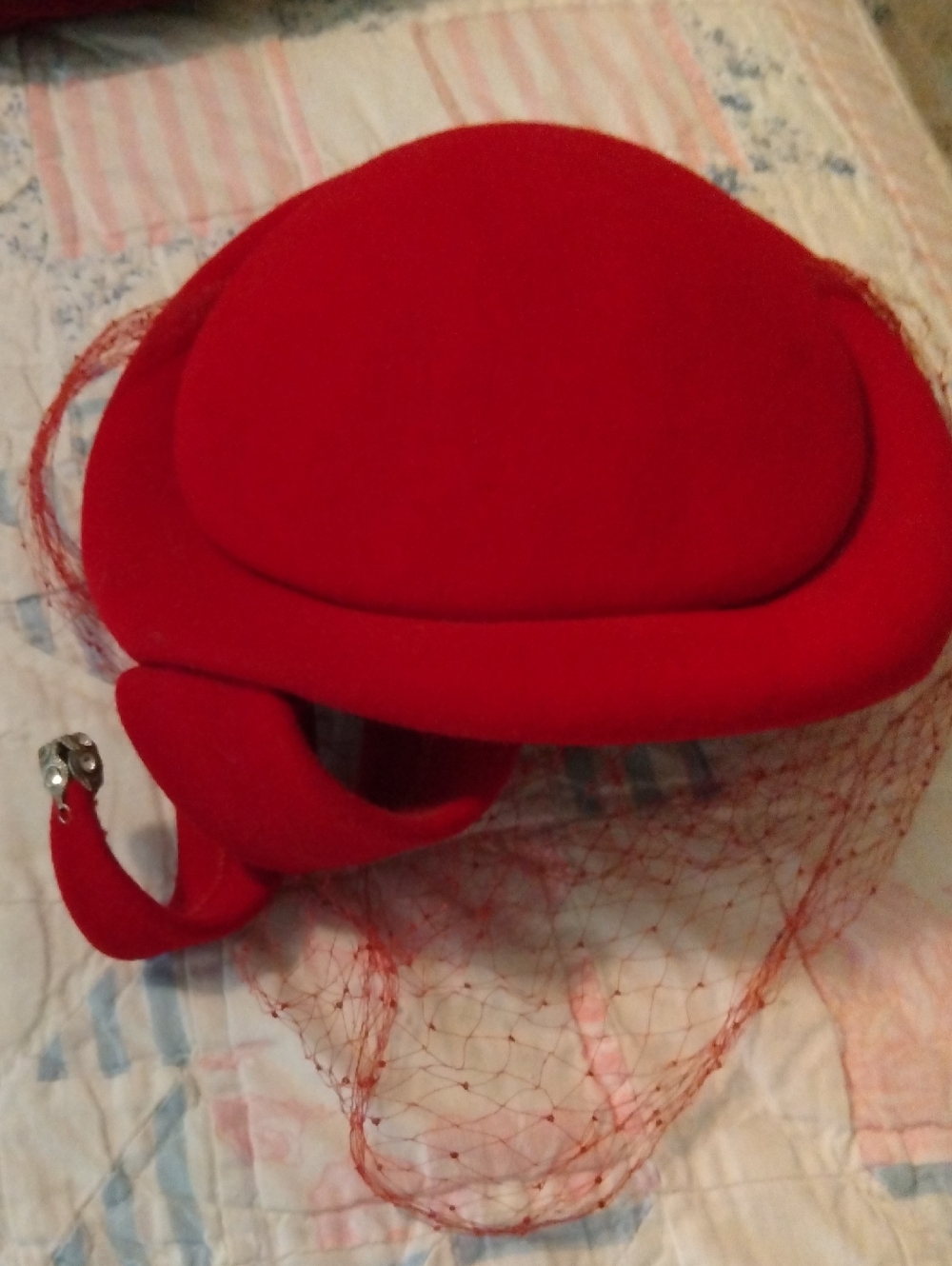 Red Vintage-Inspired Women's Fascinator Hat with Veil, Some Traring On The Veil